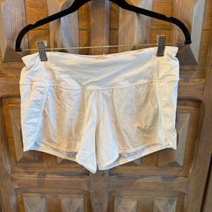 Lululemon speed up 4 inch, size 6 Women's White Shorts